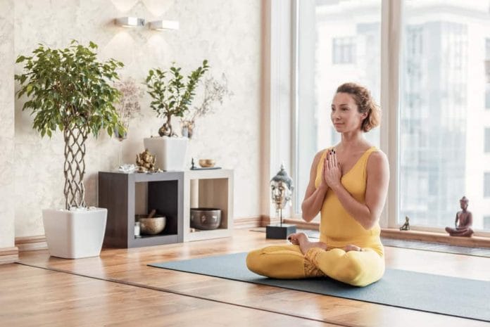 Cómo Crear un Espacio de Meditación en Casa (Guía Fácil y Económica)
