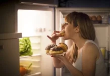 ¿Por Qué Tengo Tanta Hambre por la Noche? Las 5 Razones Ocultas y Cómo Solucionarlo