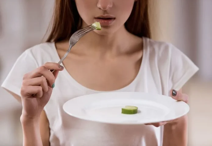 Cómo Sentir Saciedad Sin Comer: 7 Trucos Psicológicos y Prácticos