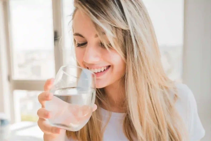 ¿Qué Pasa en mi Cuerpo si Tomo 2 Litros de Agua al Día? La Guía Completa de tu Transformación