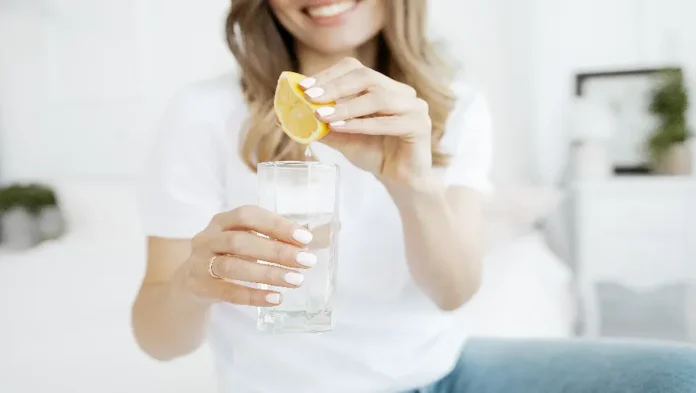 ¿Qué Tomar en Ayunas para Limpiar el Hígado? 🍋 5 Bebidas Potentes